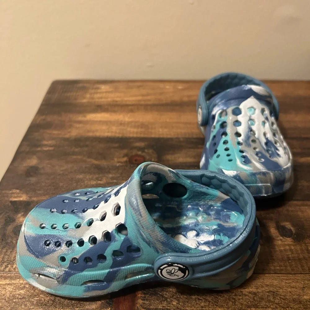 Joybees Baby Size 4/5 Blue, Green & White Tie Dye Slip On Clog Waterproof Summer